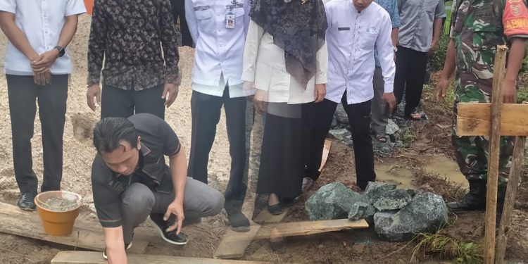 Said Ismal Pimpin Peletakan Batu Pertama Pembangunan Kantor Gunung Kanuar