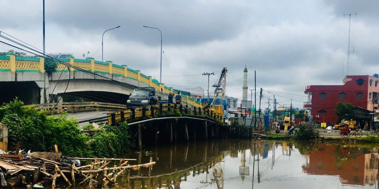 Puncak Keruwetan di Jam Kerja, Jembatan Dekat Masjid Jami Banjarmasin Berlaku Dua Arah