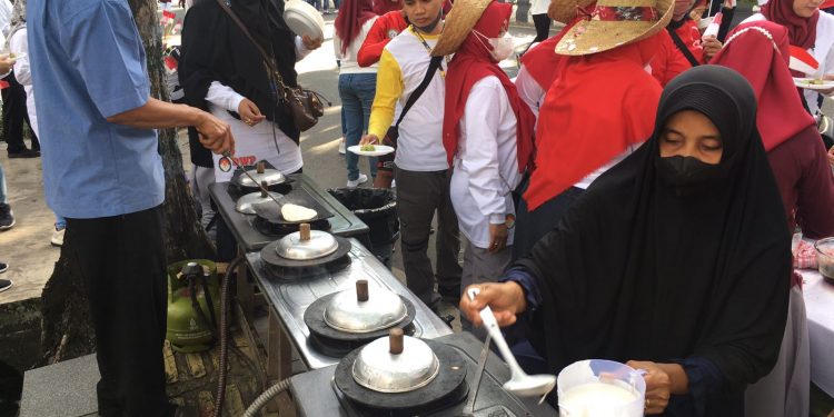 Kuliner Gratis Langsung dari Penggorengan, Stan Ini Diserbu Warga Banjarmasin
