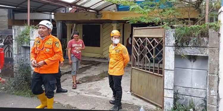 Mendebarkan, Lantai Ruang Utama Rumah di Cempaka V Banjarmasin Ini Tiba Tiba Amblas