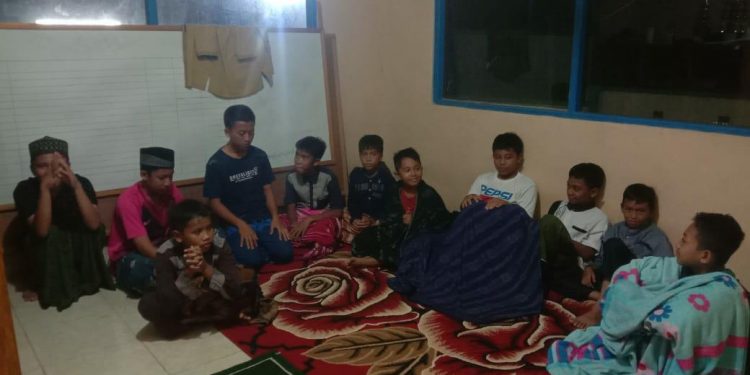 Belasan Anak Bermalam di Masjid Setiap Akhir Pekan