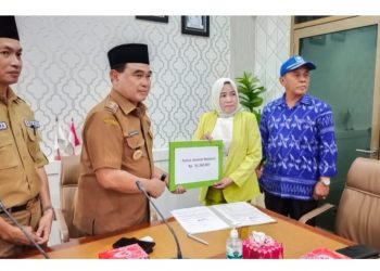 Bupati Zairullah Serahkan Dana Bantuan Parpol Senilai Rp 1,6 Miliar