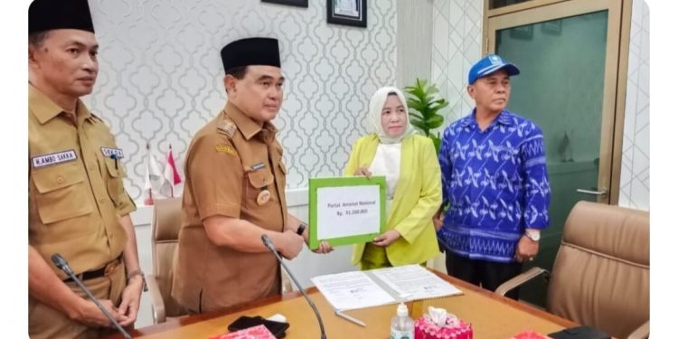 Bupati Zairullah Serahkan Dana Bantuan Parpol Senilai Rp 1,6 Miliar