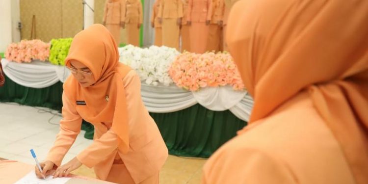 Hasnah Mashude kukuhkan Ketua dan Pengurus DWP SKPD se-Tanbu