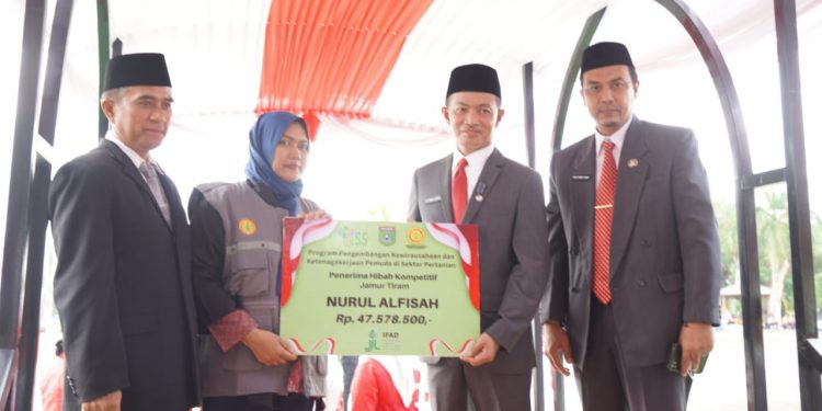Wirausaha Milenial di Tanah Bumbu Terima Hibah Kompetitif Program YESS