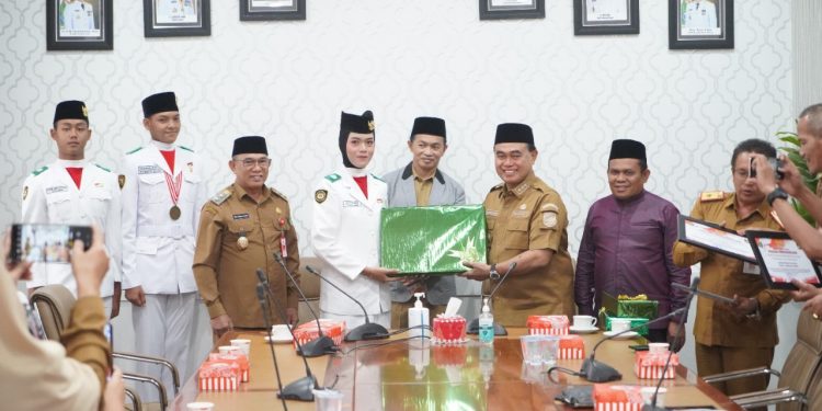 Tiga Anggota Paskibraka Terima Bonus