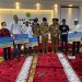 Sekda Ambo Sakka Serahkan Bantuan kepada KUB Nelayan
