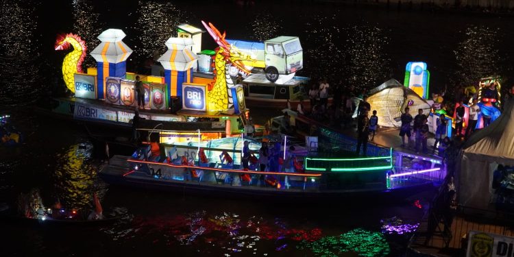 Peserta APEKSI Disuguhi Lomba Jukung Tanglong.