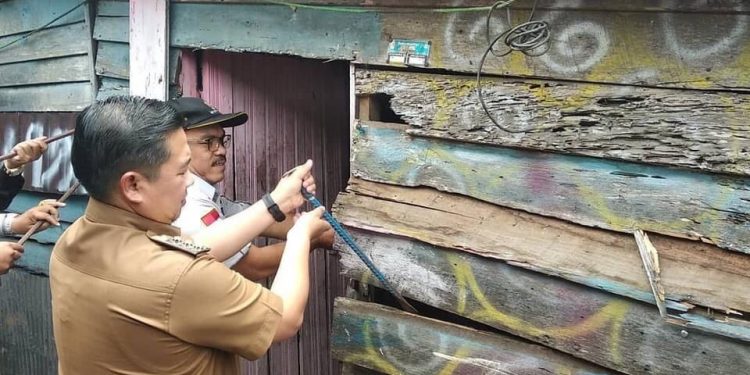 Memprihatinkan, Potret Dua Rumah Penuh ‘Tato’ yang Direhab Pemko Banjarmasin