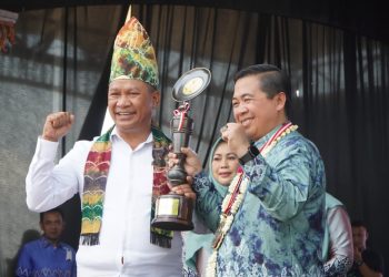49.600 Siswa Kenakan Kain Sasirangan, Walikota Banjarmasin Raih Penghargaan Ini