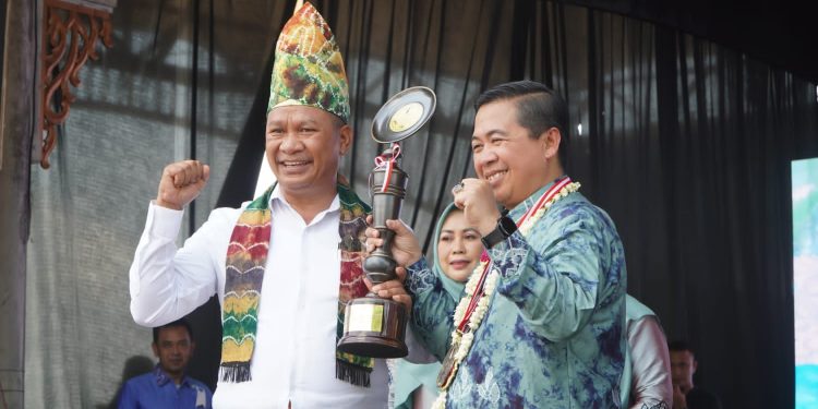 49.600 Siswa Kenakan Kain Sasirangan, Walikota Banjarmasin Raih Penghargaan Ini