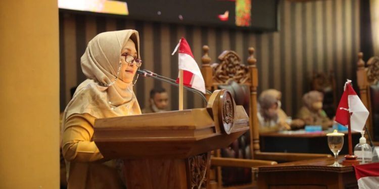 Bupati Tanah Bumbu Sampaikan 3 Buah Raperda