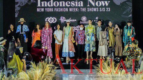 Istri Walikota Banjabaru Tampilkan Sasirangan di New York Fashion Week:Desainnya Berkelas