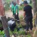 Dinas Perkimtan Tanah Bumbu dan Masyarakat Desa Hidayah Gotong Royong Bersihkan Drainase