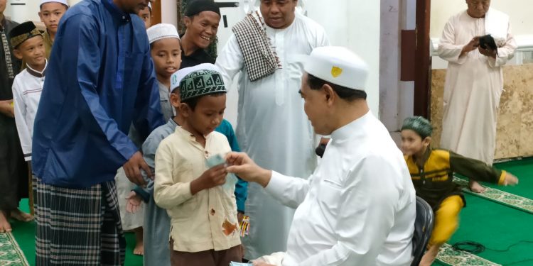 Bupati Zairullah Sholat Hajat dengan Anak Yatim