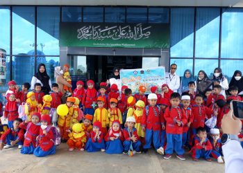 Puluhan Siswa Kelompok Bermain dan TK Al-Fath Kunjungi Perpustakaan Tanbu