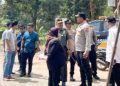 Kapolres Tanah Bumbu AKBP Tri Hambodo Tinjau Lokasi Jalan Longsor