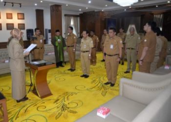 Melantik Pejabat Dirumah Dinas, Padahal Jabatan Bupati Batola Tinggal Satu Bulan
