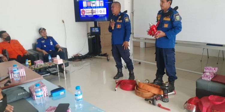 Dinas Satpol PP dan Damkar Latih Pegawai PT Sucopindo Penanggulangan Keadaan Darurat di Lingkungan Kantor