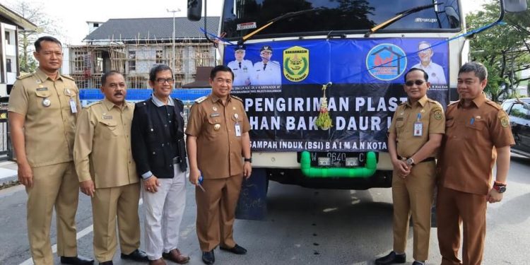Wouw, Banjarmasin Kapalkan Belasan Ton Sampah Plastik Daur Ulang ke Surabaya