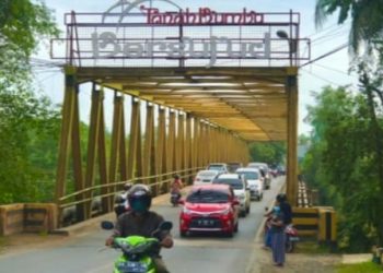 Bupati Ingin Jembatan di Tanah Bumbu Terang Benderang