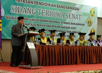 Zairullah Sempatkan Waktu, Hadiri Wisuda STIENAS dan AKPARNAS Banjarmasin
