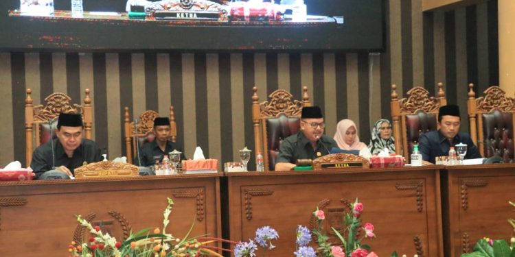 DPRD Tanah Bumbu Berikan Jawaban Atas Pendapat Bupati Terhadap Dua Raperda Inisiatif Dewan
