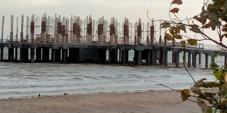 Dindin Makinudin : Progres Pembangunan Masjid Apung di Pagatan Setiap Minggu Dilaporkan ke BOD