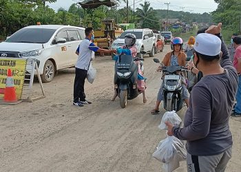 Jumat Berkah, Polsek Satui Berbagi Makanan Gratis