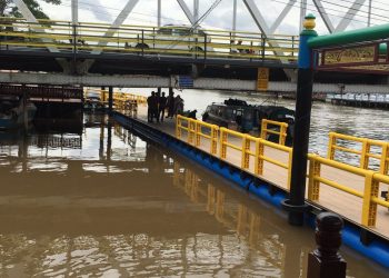Waouw, Ada Jembatan Terapung Cantik di Kolong Jembatan Coen Banjarmasin