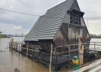 Empat Besar Wisata Religi, Rumah Lanting Kubah Basirih Nyaris Karam