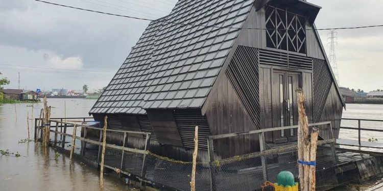 Empat Besar Wisata Religi, Rumah Lanting Kubah Basirih Nyaris Karam