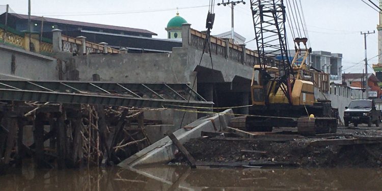 Dua Pekan Paska Tewasnya Pekerja, Proyek Jembatan Sulawesi Banjarmasin Masih Dihentikan