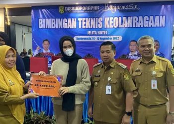 Belum Singgung Prestasi di Porprov? Walikota Banjarmasin Serahkan Bonus Atlet Popda 2022