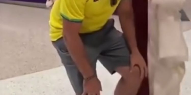 Seruu, Demam Keffiyeh Landa Wisatawan Eropa di Qatar