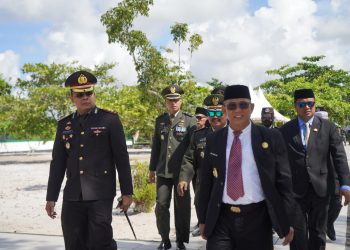 Forkopimda Tanbu Tabur Bunga di Makam Pahlawan Matone