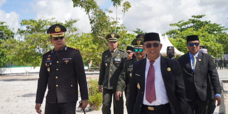 Forkopimda Tanbu Tabur Bunga di Makam Pahlawan Matone
