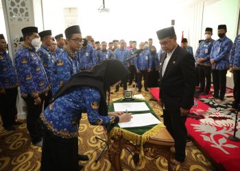 Bupati Zairullah Ambil Sumpah 154 PNS Tanah Bumbu