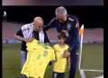 Wouw! Hussam Dihadiahi Pelatih Brasil Jersey plus Tanda Tangan Seluruh Tim, Ini Kisahnya