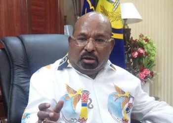 Miris, Rekaman Gubernur Papua Terapi Pakai Celana Pedek Baju Kedodoran