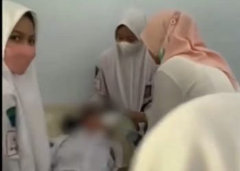 Kepergok Hendak Bolos, Dua Pelajar Dihukum Push Up Hingga Terkapar