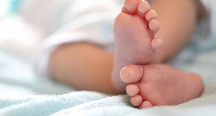 Miris, Bayi Ditelantarkan dalam Kardus Depan Ruko, Nitizen: Semoga Jadi Anak Sholeh