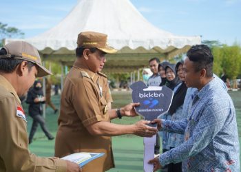 Bupati Zairullah Serahkan Motor Operasional Stunting Bagi Koordinator Penyuluh KB