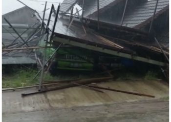 30 Menit Hujan Badai di Banjarmasin Runtuhkan Rumah di Basirih dan ‘Sendai’