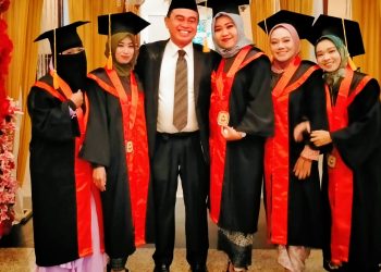 Lima Anak Asuh Abah Zairullah Kembali Raih Gelar S2