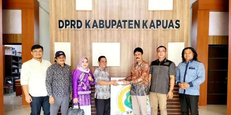 Bapemperda Tanbu Kunker ke Kabupaten Kapuas Terkait Perda LPPL