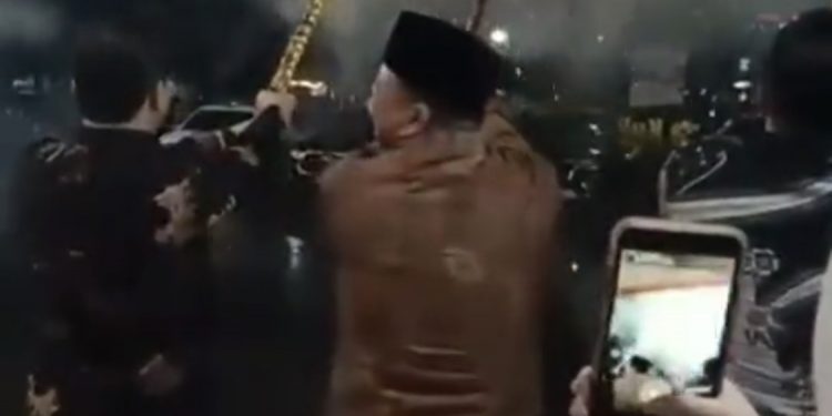 Video Tangan Wabub Kaur Kena Petasan, Nitizen: Innalillahi Telapak Tangannya Hancur!