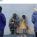 Dunia Terpana, TvBoy Melukis Mural di Reruntuhan Perang Ukraina