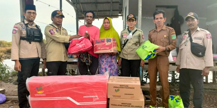 Pemkab Tanah Bumbu Salurkan Bantuan Korban Kebakaran dan Angin Puting Beliung di Satui