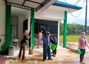 Kantor Baru RSB Tanah Bumbu 99 Persen Selesai, Kru Gotong Royong Membersihkan Sisa Bangunan